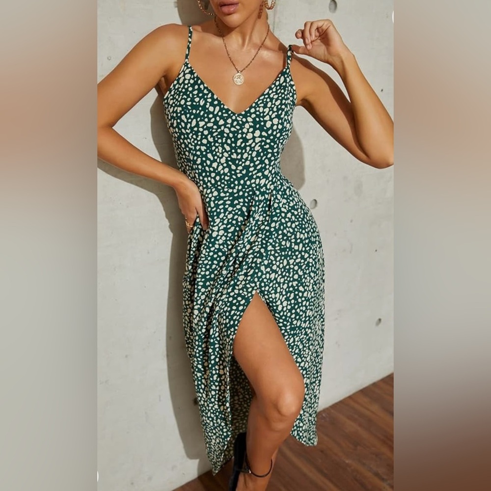 NWT Amazon green print v-neck dress